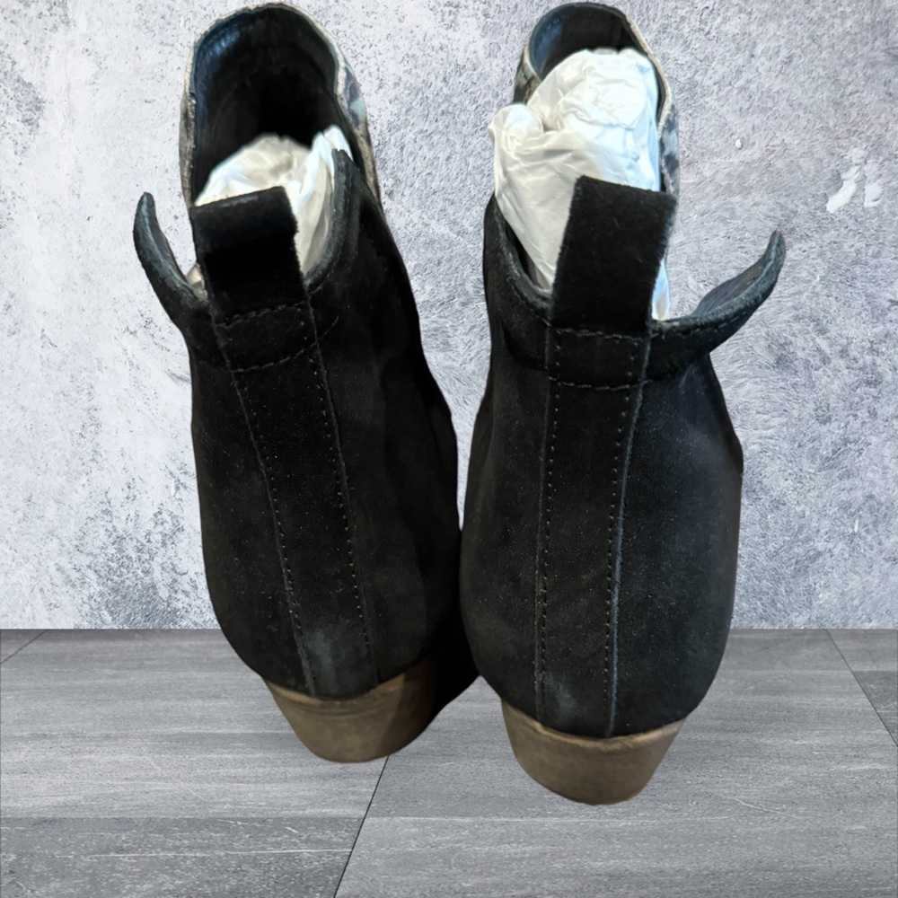 The SHORT SIDE ankle boot by Diba True features side slit - Picture 3 of 5